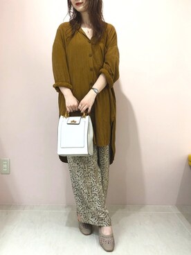 「アイテム（パンプス、グレー系）」を使った、うっちーさん（レディース・157cm）の春コーディネート