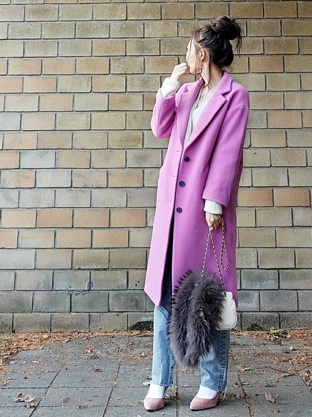「シンプルコーデ、オトナ女子、カジュアル、UNIQLO、大人カジュアル、outfit、デニム、ニット、ootd、チェスターコート」｜「A part byのアイテム（チェスターコート、パープル系）」を使った、nanaさん（レディース・160cm）の冬コーディネートの1枚目の写真