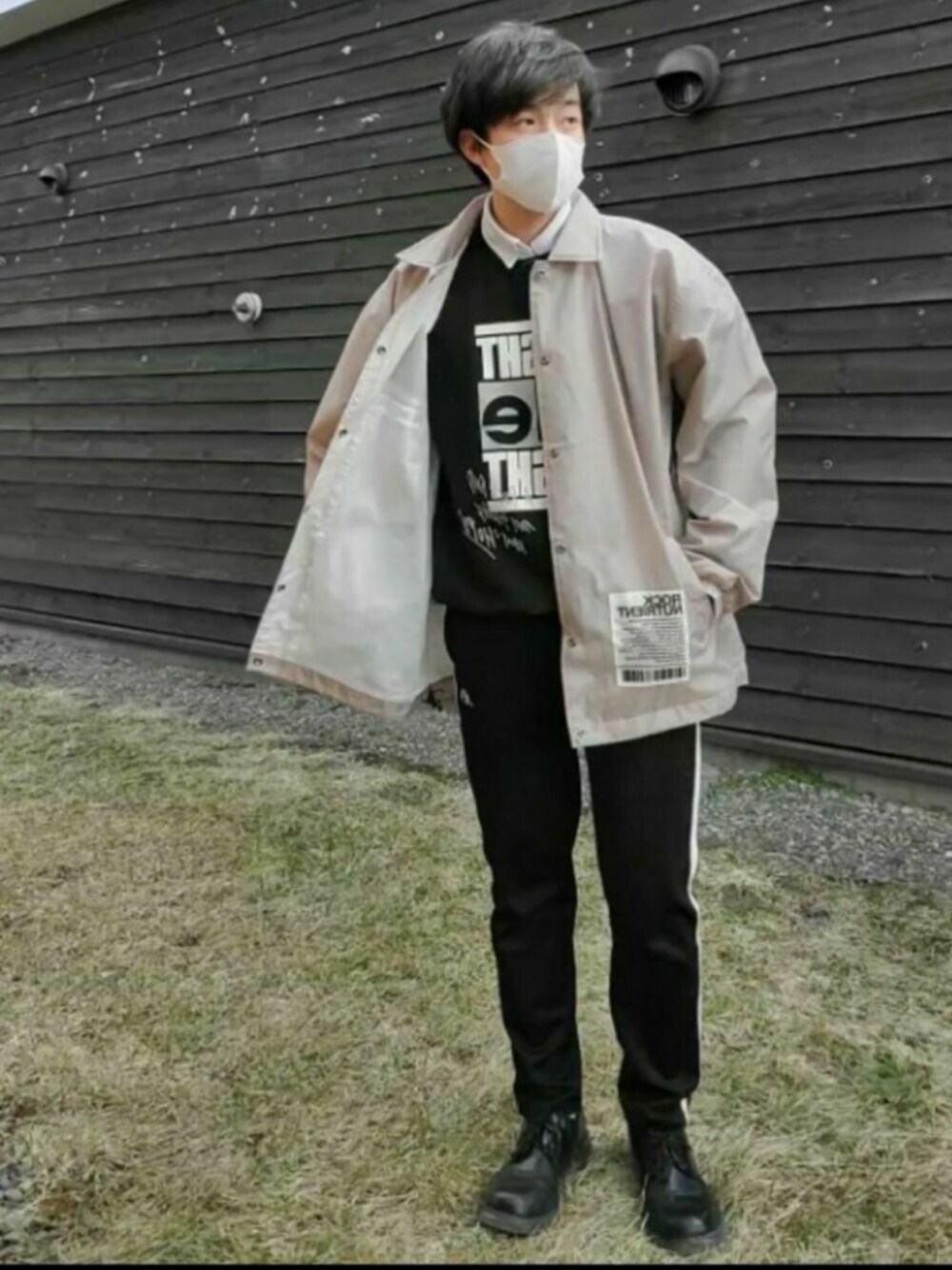 「しまむら、春、聖書、bible」｜「KANGOLの【別注・コラボ】ZIP FIVE × KANGOL　サイドラインパンツ（その他パンツ、ブラック系）」を使った、けいとさん（メンズ・174cm）の春コーディネートの1枚目の写真