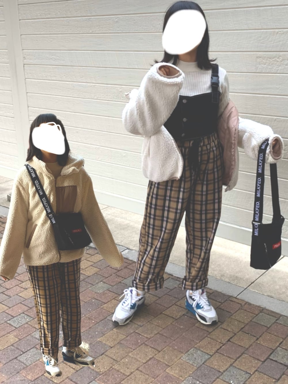 「韓国ファッション、NIKE、おしゃれさんと繋がりたい、ボア、チェック、ビスチェ、休日スタイル、今日のコーデ」｜「WEGOのWEGO/チェックイージーパンツ（スラックス、ベージュ系）」を使った、たかとらさん（メンズ・168cm）の冬コーディネートの1枚目の写真