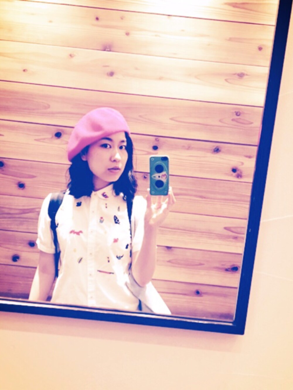 「ベレー帽、ピンク、刺繍、白シャツ」｜「forgotのアイテム（シャツ/ブラウス、ホワイト系）」を使った、kaoriさん（レディース・158cm）の夏コーディネートの1枚目の写真