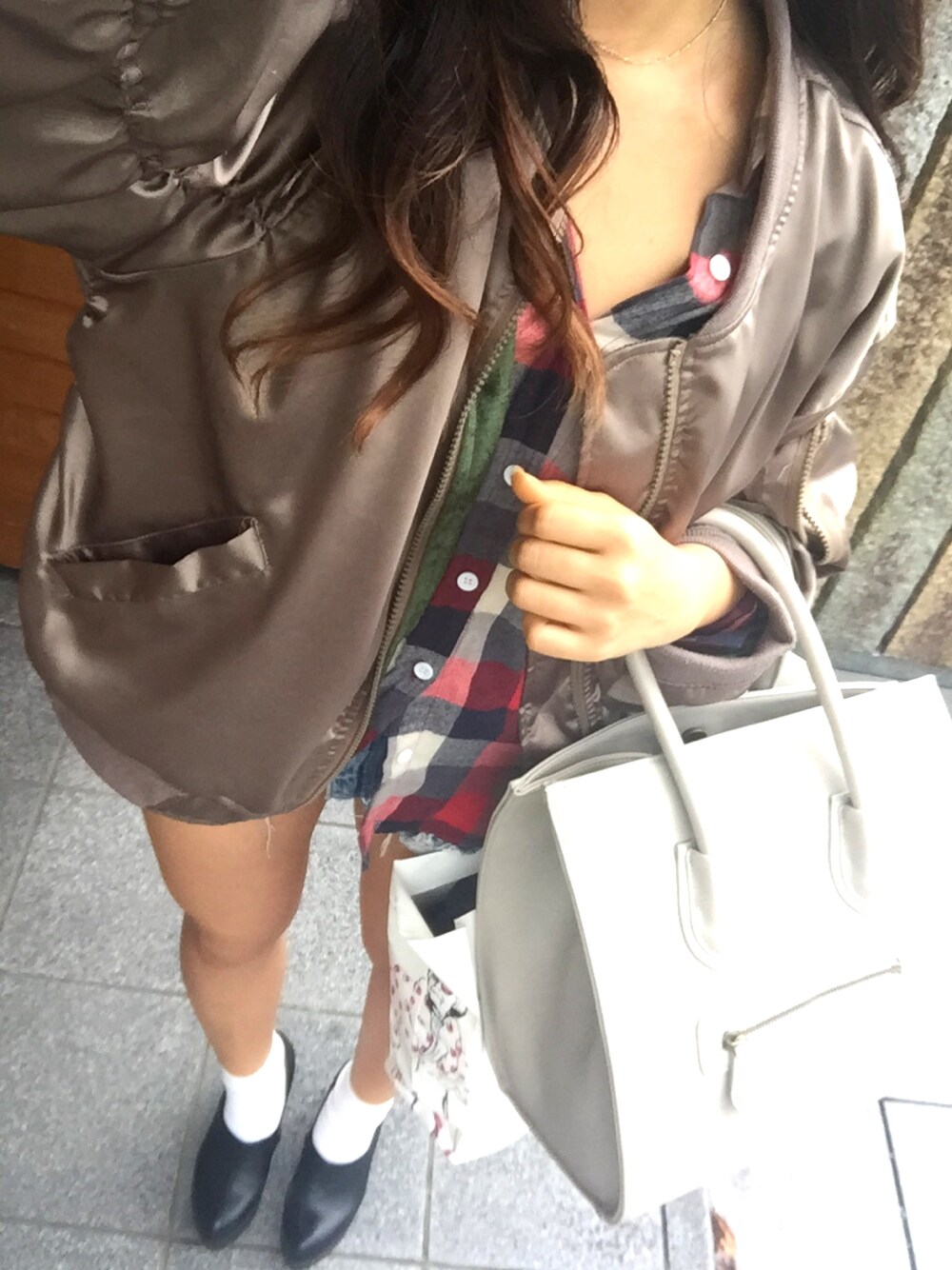 「ootd、outfit、denim、ショーパンはいてます、靴下 パンプス、くつした×パンプス、lazyday、生足」｜「GALLERIEのアイテム（ブルゾン、ゴールド系）」を使った、和葉さん（レディース・153cm）の冬コーディネートの1枚目の写真