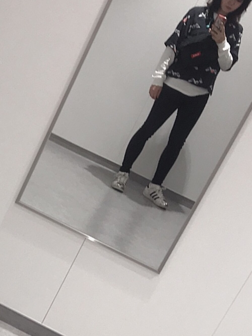 「秋のコーデ、ブラック」｜「X-girlのEYEBALL SHIRT（シャツ/ブラウス、ブラック系）」を使った、minatoさん（レディース・159cm）の秋コーディネートの1枚目の写真