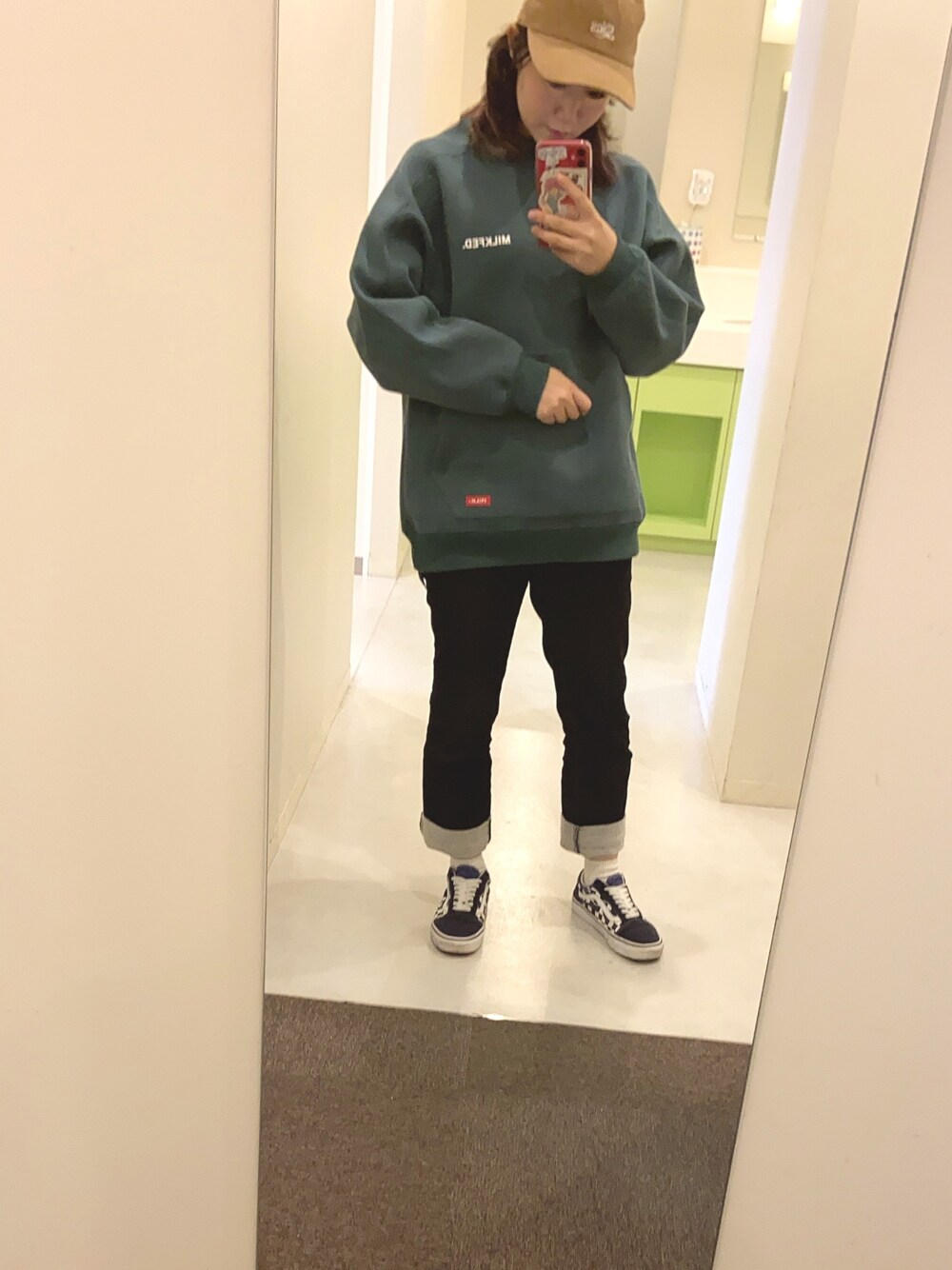 「パンツスタイル、今日のコーデ、楽チンコーデ、ラフスタイル、秋コーデ」｜「SILASのCORDUROY LOGO CAP（キャップ、ベージュ系）」を使った、minatoさん（レディース・159cm）の秋コーディネートの1枚目の写真