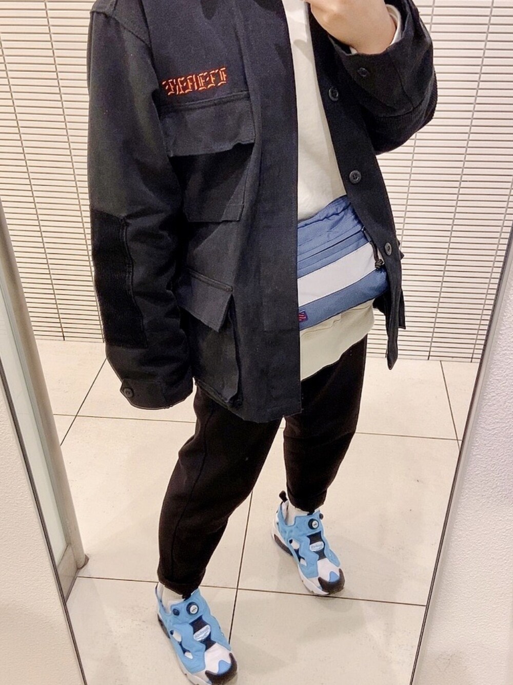 「今日のコーデ、ビッグシルエット、スニーカーコーデ、大学生、ブラック、ブラックコーデ、冬アウター着回しチャレンジ」｜「HAREのタートルスウェットプルオーバー(HARE)（スウェット、ホワイト系）」を使った、minatoさん（レディース・159cm）の冬コーディネートの1枚目の写真