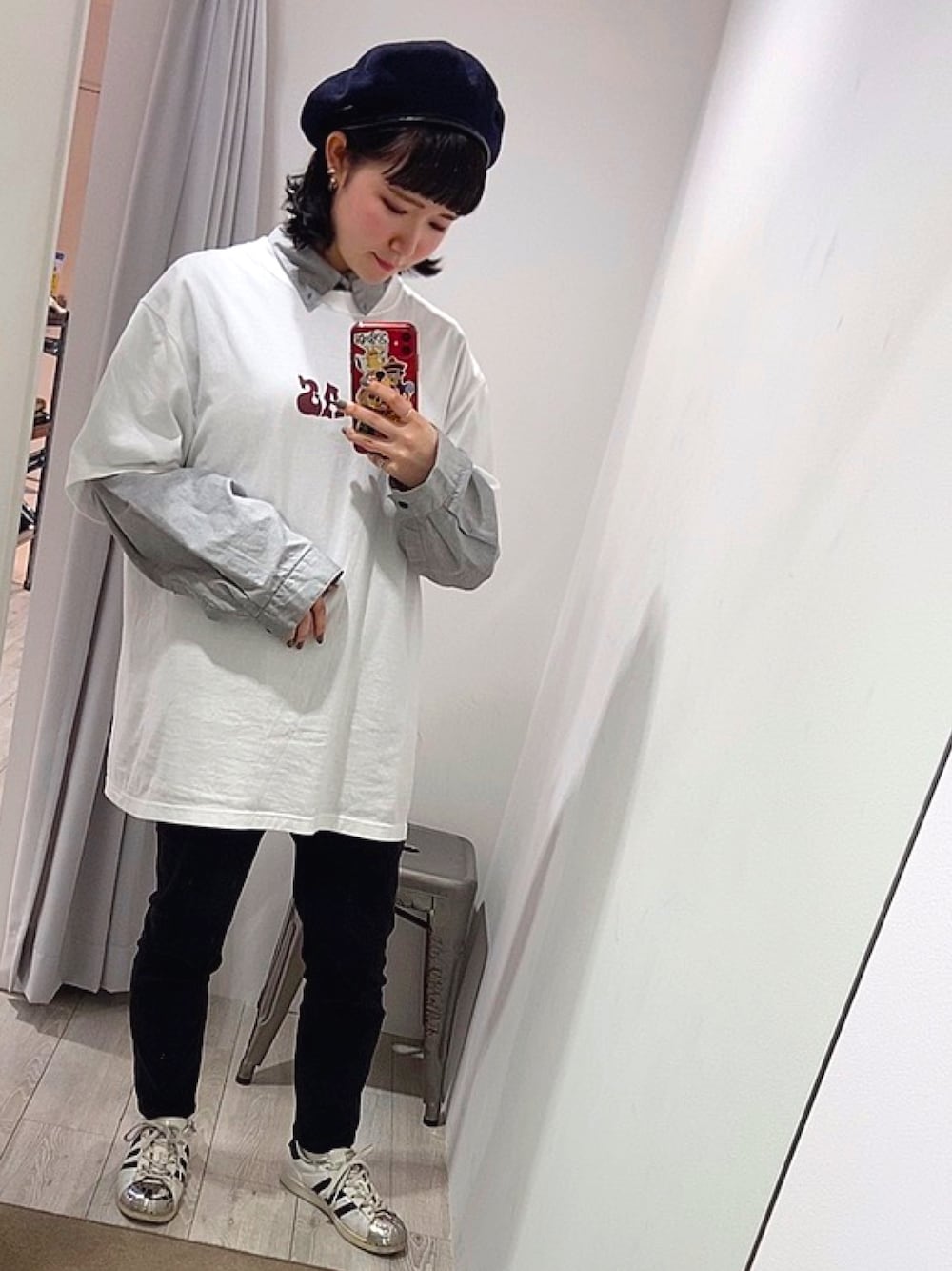 「シンプルコーデ、Tシャツ、シャツスタイル、シャツコーデ、重ね着コーデ、重ね着」｜「KANGOLの【KANGOL】Wool Monty / 【カンゴール】ウール モンティ（ハンチング/ベレー帽、ブルー系）」を使った、minatoさん（レディース・159cm）の春コーディネートの1枚目の写真
