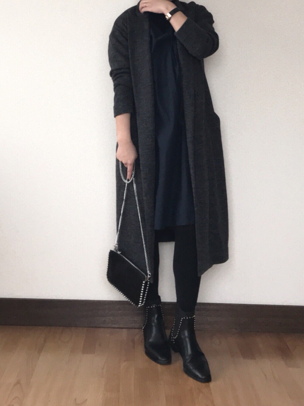 「ママコーデ、マタニティコーデ、ザラ、ジーユー、チェスターコート、シャツワンピ、レイヤードスタイル、ootd、outfit」｜「ZARAのアイテム（ショルダーバッグ、ブラック系）」を使った、 H A L .さん（レディース・159cm）の秋コーディネートの1枚目の写真