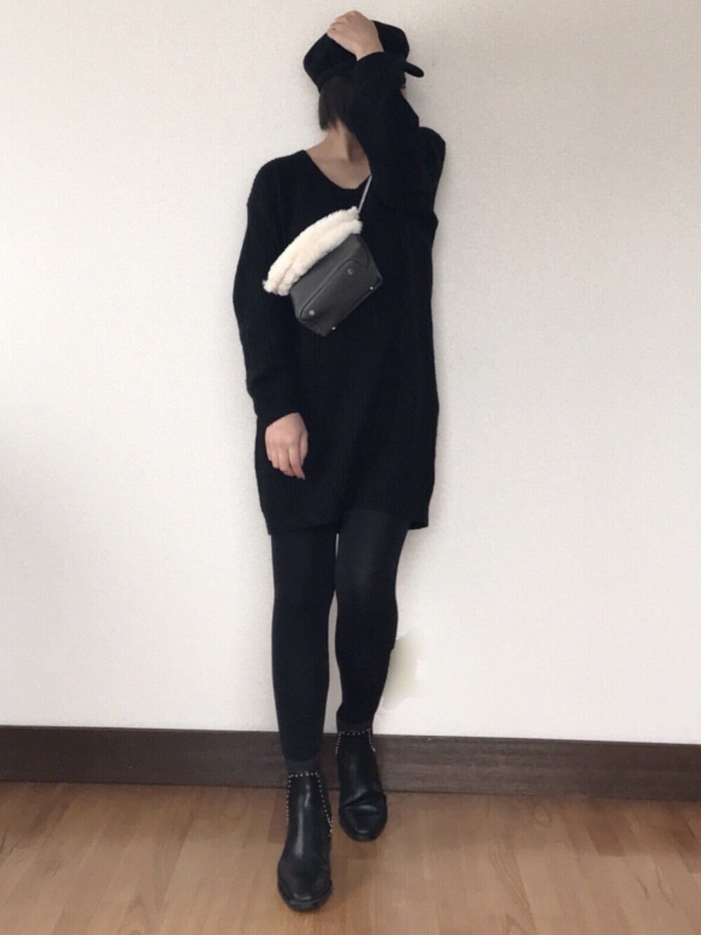 「ザラ、リエディ、ブラック、マタニティコーデ、妊婦、ママコーデ、プチプラ、ootd、ZARA、キャスケット」｜「Re:EDITのざっくりルーズニットＶネックワンピース（ワンピース、ブラック系）」を使った、 H A L .さん（レディース・159cm）の秋コーディネートの1枚目の写真
