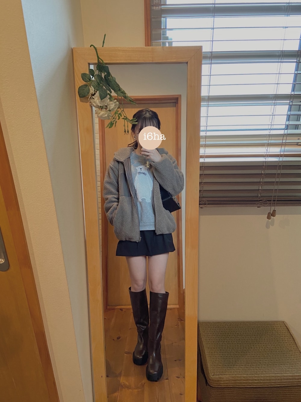 「ロングブーツ、ZARA、ミニ丈、大学生コーデ、大学生、女子大生、女子大生コーデ、ボアジャケット」｜「NAVYのアイテム（ジャケット/アウター、ブラウン系）」を使った、i6haさん（レディース・160cm）の冬コーディネートの1枚目の写真