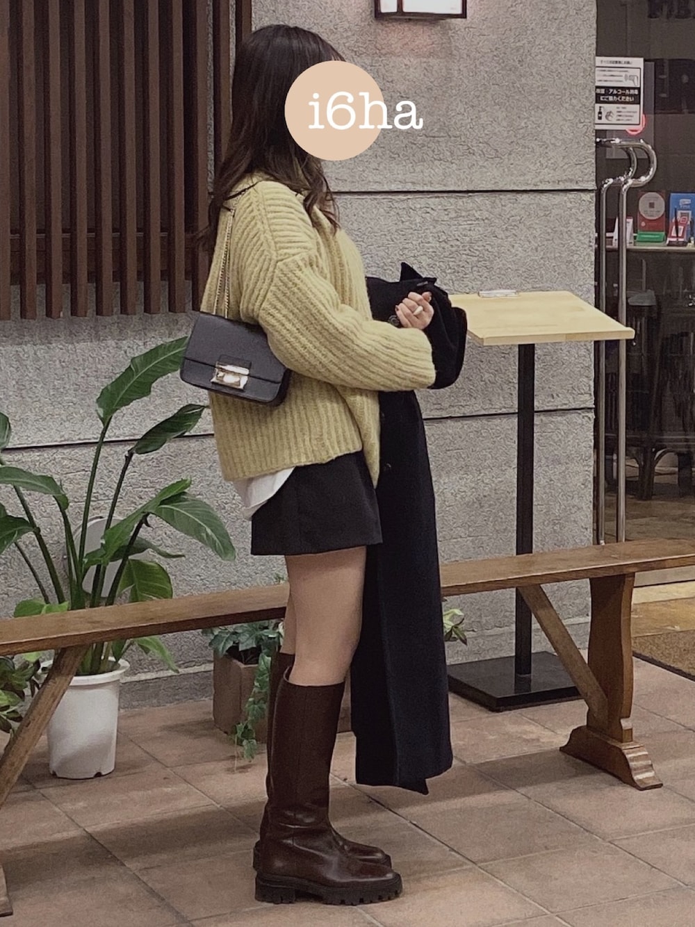 「ZARA、AZUL by moussy、休日コーデ、2021年、タートルネック、マスタードニット、大学生コーデ、女子大生コーデ、おしゃれさんと繋がりたい」｜「AZUL by moussyのWIDE RIB H/N VOLUME KNIT TOPS/ワイドリブハイネックボリュームニットトップス（ニット/セーター、イエロー系）」を使った、i6haさん（レディース・160cm）の冬コーディネートの1枚目の写真