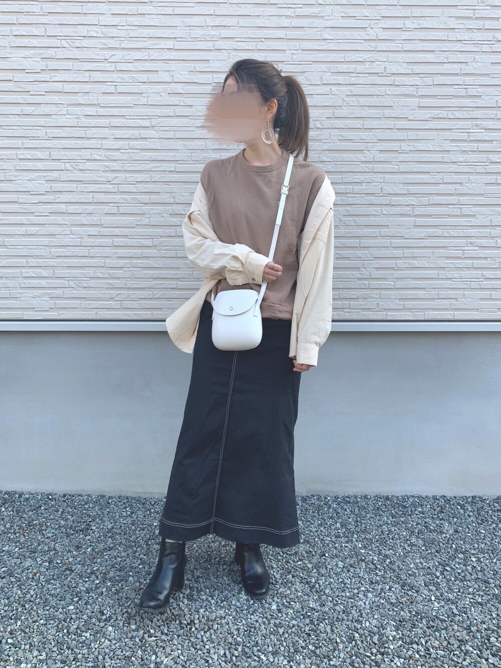 「ワントーンコーデ、GU、ラテカラー、ロングスカート、スウェット、秋服、大人カジュアル、コーデュロイ、おしゃれさんと繋がりたい、いいね、save、フォローお願いします🤑」｜「CONVERSE TOKYOのCONVERSE TOKYO/コンバーストウキョウ ★ワッペンスウェット（スウェット、ブラウン系）」を使った、Kさん（レディース・158cm）の秋コーディネートの1枚目の写真