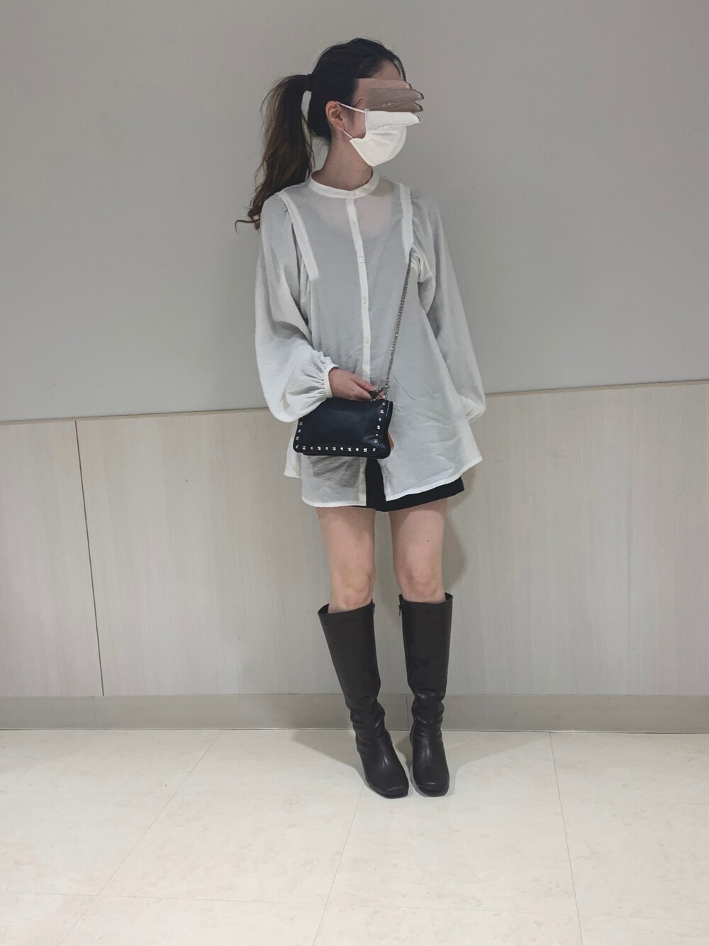 「レザーLOVEスナップ、シャツコーデ、チュニック、ロングブーツ、ブーツ、大人カジュアル、カスタネ、ZARA、おしゃれさんと繋がりたい、いいね、save、フォローお願いします🤑」｜「Kastaneの【WEB限定】アームギャザーハイネックブラウス/ボリューム袖/（シャツ/ブラウス、ホワイト系）」を使った、Kさん（レディース・158cm）の秋コーディネートの1枚目の写真