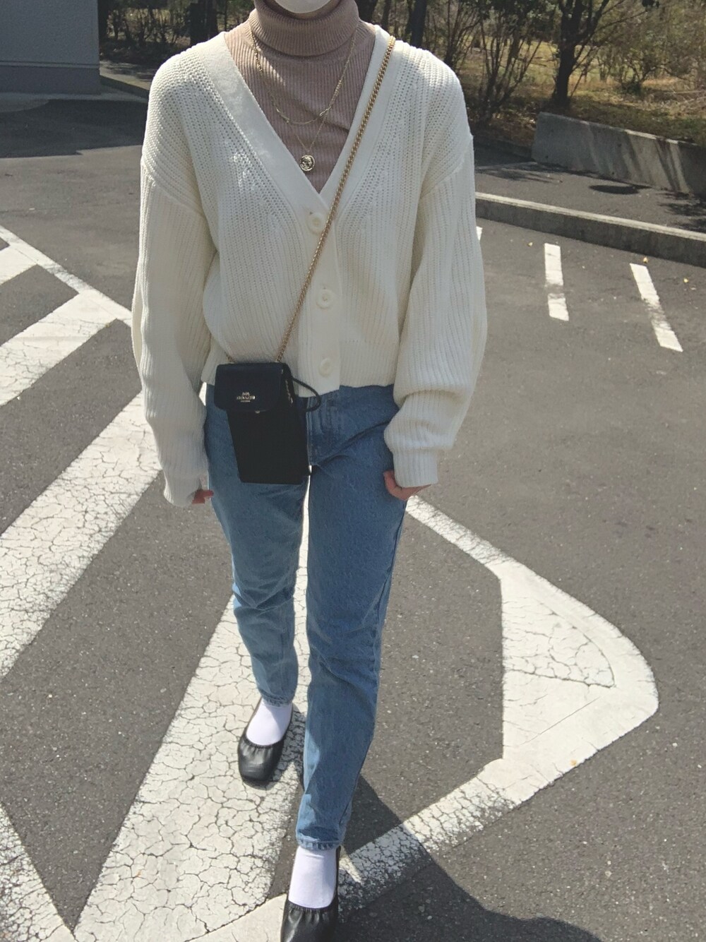 「春めきシューズ、春コーデ、プチプラ、タートルネック、ZARA、GU、ジーユー、バレエシューズ、おしゃれさんと繋がりたい、いいね、save、フォローお願いします🤑」｜「mietteのﾀｰﾄﾙﾈｯｸﾘﾌﾞﾆｯﾄﾄｯﾌﾟｽ（ニット/セーター、ベージュ系）」を使った、Kさん（レディース・158cm）の春コーディネートの1枚目の写真