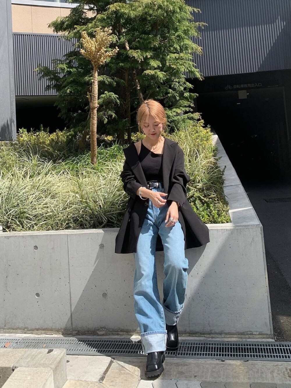 「ジャケット、ジャケットスタイル、春コーデ、春ジャケット、オーバーサイズ、デニムスタイル、Levi's、LEVI'S VINTAGE CLOTHING、701、Lui's」｜「Lui'sのオーバーダブルジャケット（テーラードジャケット、ブラック系）」を使った、yuka nakamoriさん（レディース・152cm）の春コーディネートの1枚目の写真