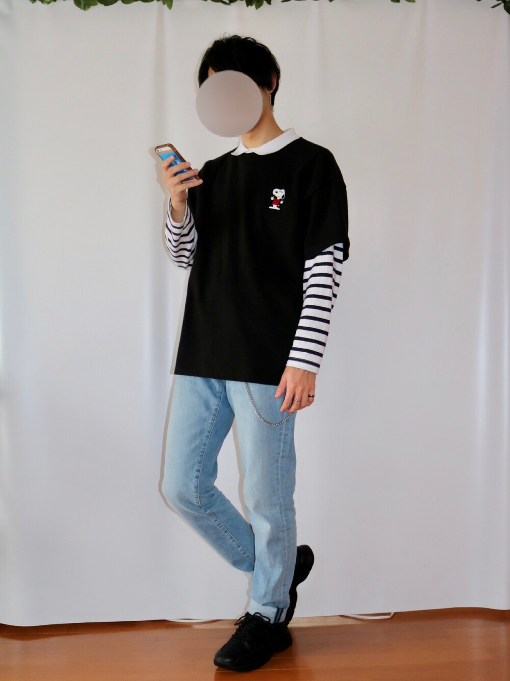 「大学生、韓国ファッション、韓国ブランド、韓国コーデ、韓国スタイル、韓国ストリート、ダッドスニーカー、ダッドシューズ、ジーパン、レイヤードスタイル」｜「GUのボーダーシャツ　Lサイズ（Tシャツ/カットソー、ホワイト系）」を使った、かずや(카즈야)さん（メンズ・170cm）の春コーディネートの1枚目の写真