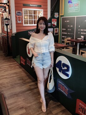 「LILY BROWN（リリーブラウン）のアイテム（シャツ/ブラウス、ホワイト系）」を使った、vickyさん（レディース・160cm）の夏コーディネート