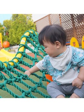 「アイテム（スタイ/よだれかけ、グレー系）」を使った、みーさんさん（キッズ・70cm）の秋コーディネート