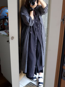 「カメラ女子」｜「アイテム（サンダル）」を使った、イザベラさん（レディース・176cm）の秋コーディネート
