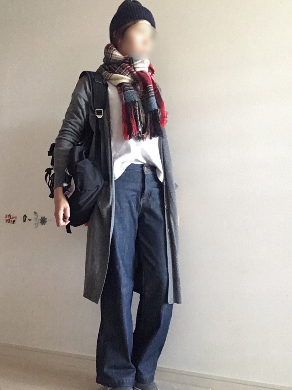 「カジュアルコーデ、シンプル、ロングカーディガン、ワイドデニム、ニット帽、ストール、wearhalloween2017」｜「no brandのアイテム（ニットキャップ/ビーニー、ブルー系）」を使った、akさん（レディース・162cm）の秋コーディネートの1枚目の写真