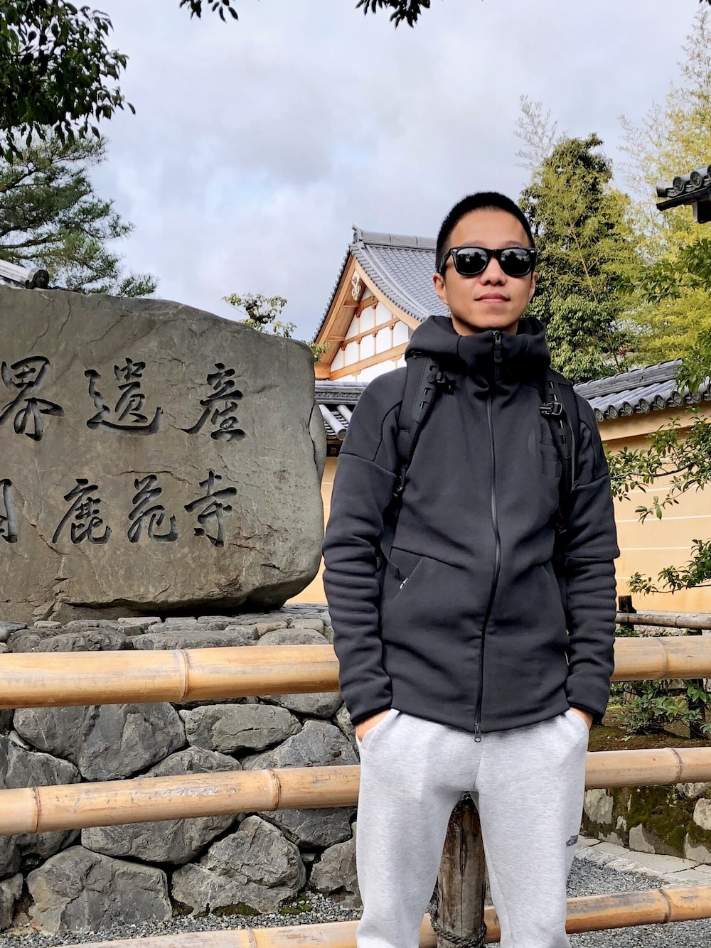 「金阁寺」｜「adidasのアイテム（スタジャン、ブラック系）」を使った、SUNさん（メンズ・168cm）の秋コーディネートの1枚目の写真