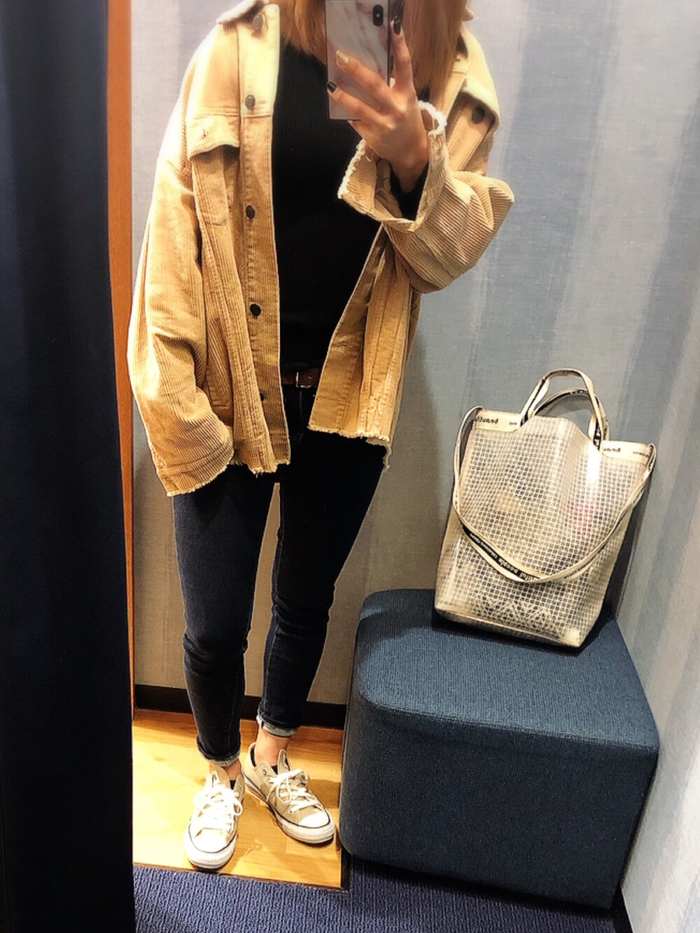 「コーデュロイ、コーデュロイジャケット、converse、出勤コーデ、ママコーデ」｜「ZARAのアイテム（その他アウター、ベージュ系）」を使った、8lucaさん（レディース・155cm）の冬コーディネートの1枚目の写真