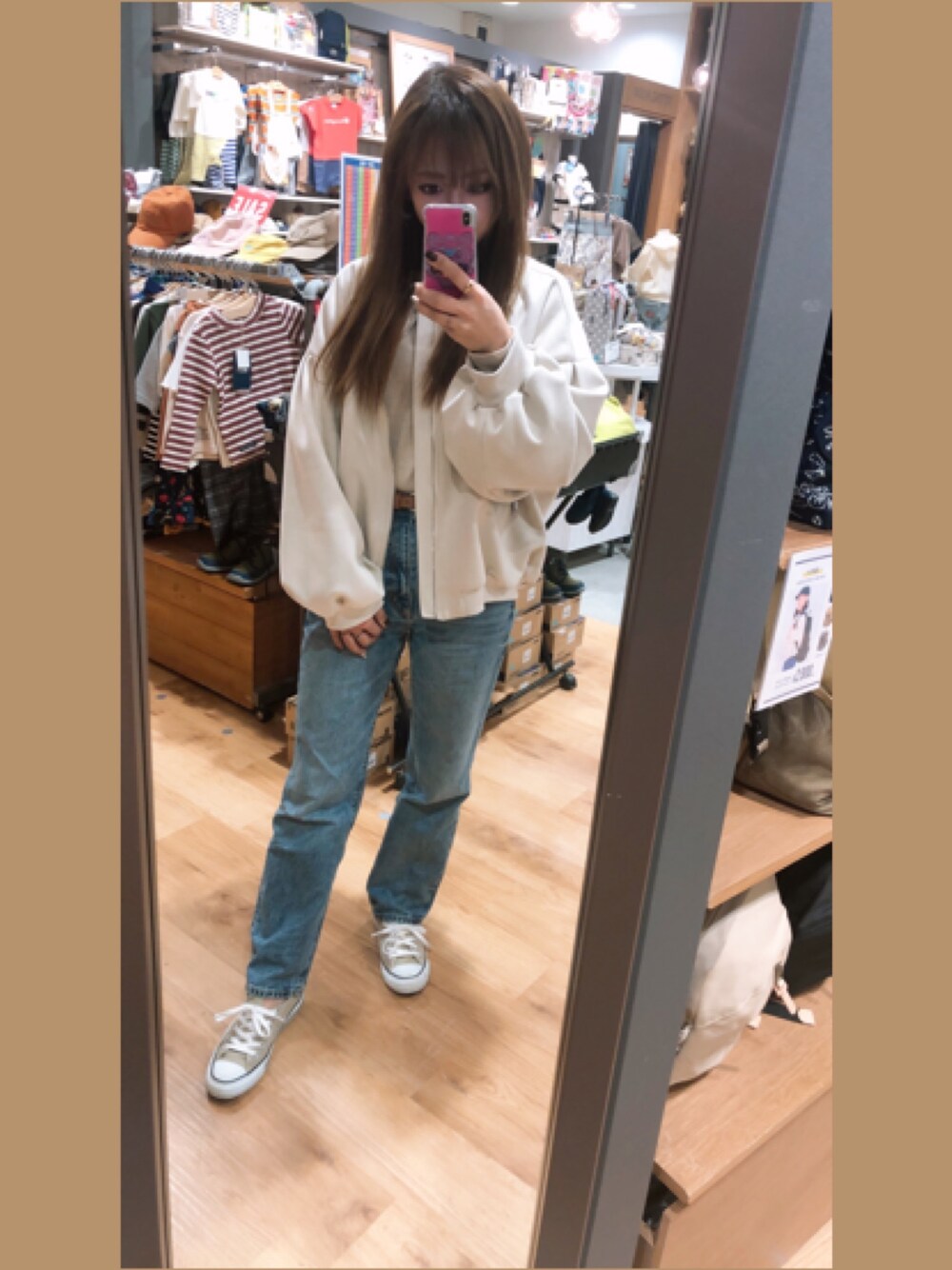 「converse、春色、ラフコーデ、カジュアル、低身長コーデ、ママファッション、出勤コーデ、corners、シンプル、春アウター」｜「ZARAのアイテム（ノーカラージャケット、ホワイト系）」を使った、8lucaさん（レディース・155cm）の冬コーディネートの1枚目の写真