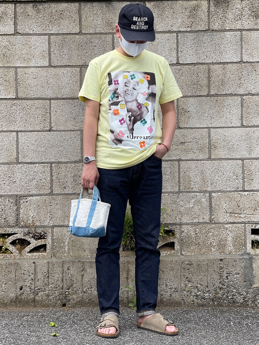 「これが私をアゲる服、夏コーデ、supreme、ヒステリックグラマー、カジュアルコーデ、トートバッグ」｜「HYSTERIC GLAMOURのアイテム（キャップ、ブルー系）」を使った、たかじんさん（メンズ・182cm）の春コーディネートの1枚目の写真