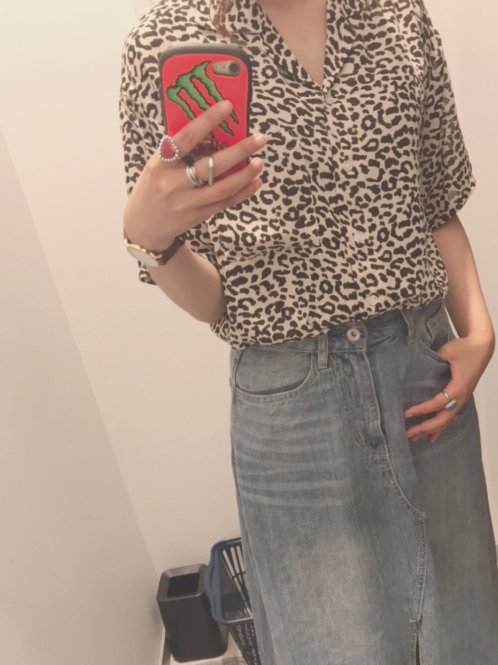 「おしゃれさんと繋がりたい、デニム、ひょう柄」｜「WEGOのWEGO/シアービッグシルエットシャツ（シャツ/ブラウス、その他）」を使った、みさとさん（レディース・163cm）の夏コーディネートの1枚目の写真