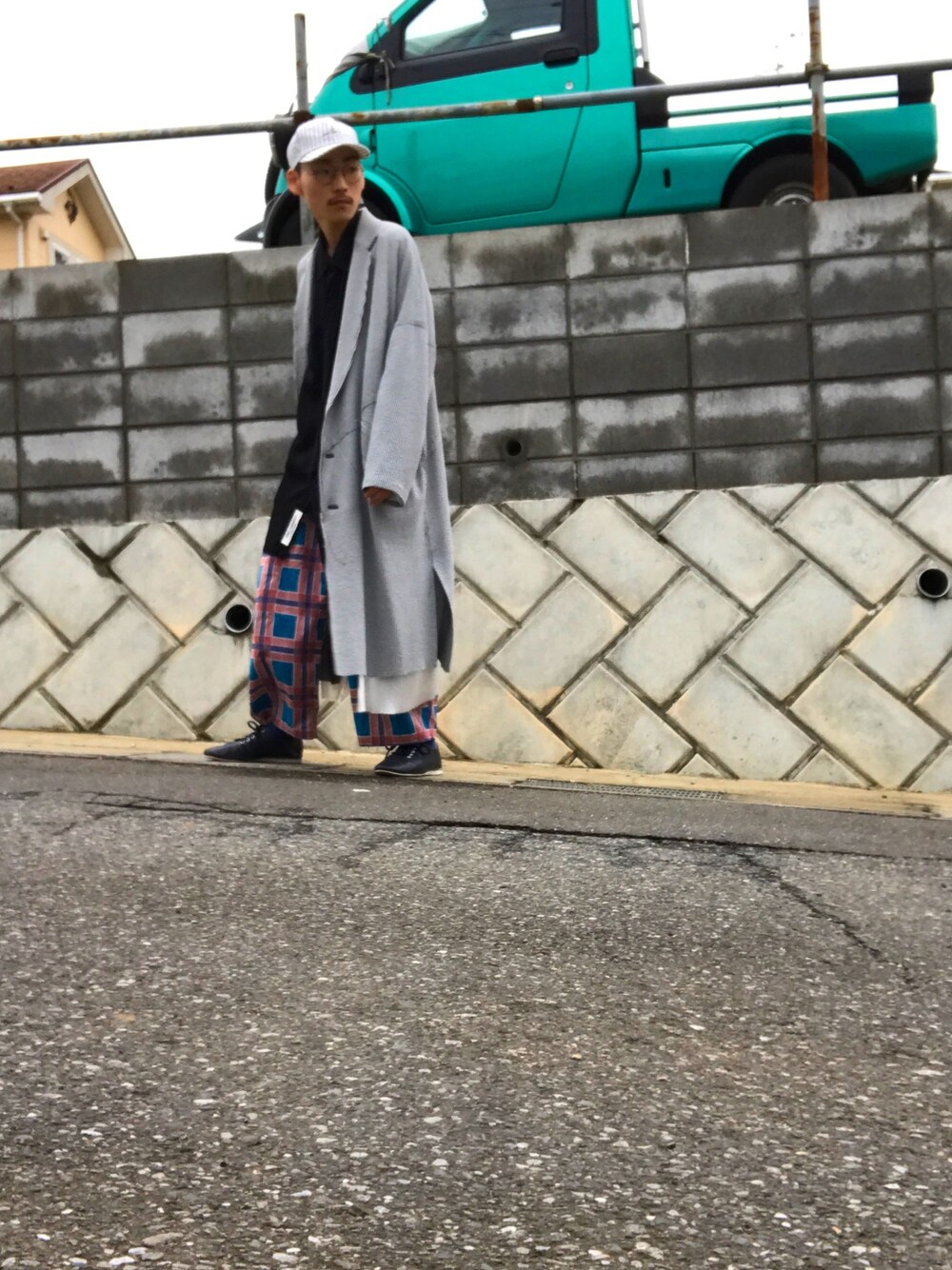 「休日スタイル、おしゃれさんと繋がりたい、ビッグシルエット、2018ss、ストライプ、大学生、ootd、伊達メガネ、丸メガネ、iii3」｜「JiedaのSTRIPE CAP（キャップ、ホワイト系）」を使った、takumi.さん（メンズ・165cm）の夏コーディネートの1枚目の写真