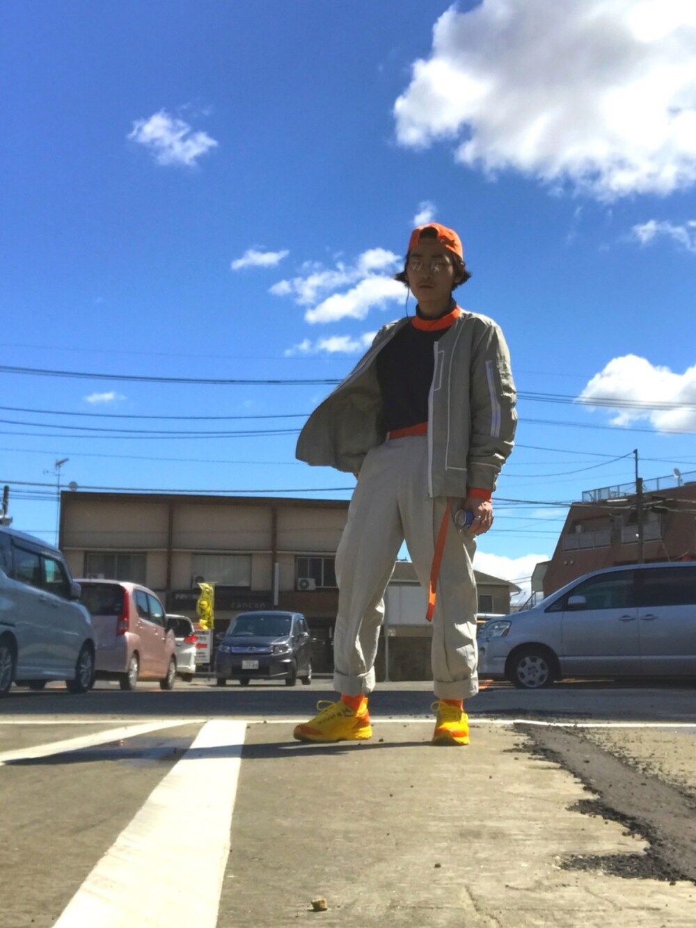 「yotatoki、ISSEY MIYAKE、asics、吾亦紅、iii3、おしゃれさんと繋がりたい、お洒落さんとつながりたい、コーディネート、ootd、大学生」｜「asics × Kiko Kostadinovの19ss Gel-Delva（スニーカー、イエロー系）」を使った、takumi.さん（メンズ・165cm）の春コーディネートの1枚目の写真