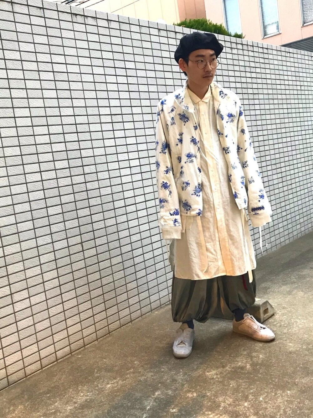 「midorikawa、Martin Margiela、LIMI feu、ヒムカシ、iii3、大学生、コーディネート、お洒落さんとつながりたい、おしゃれさんと繋がりたい、19ss」｜「Maison MargielaのMaison Margiela - Future スニーカー - men - カーフレザー/レザー/rubber - 40（スニーカー、ホワイト系）」を使った、takumi.さん（メンズ・165cm）の夏コーディネートの1枚目の写真