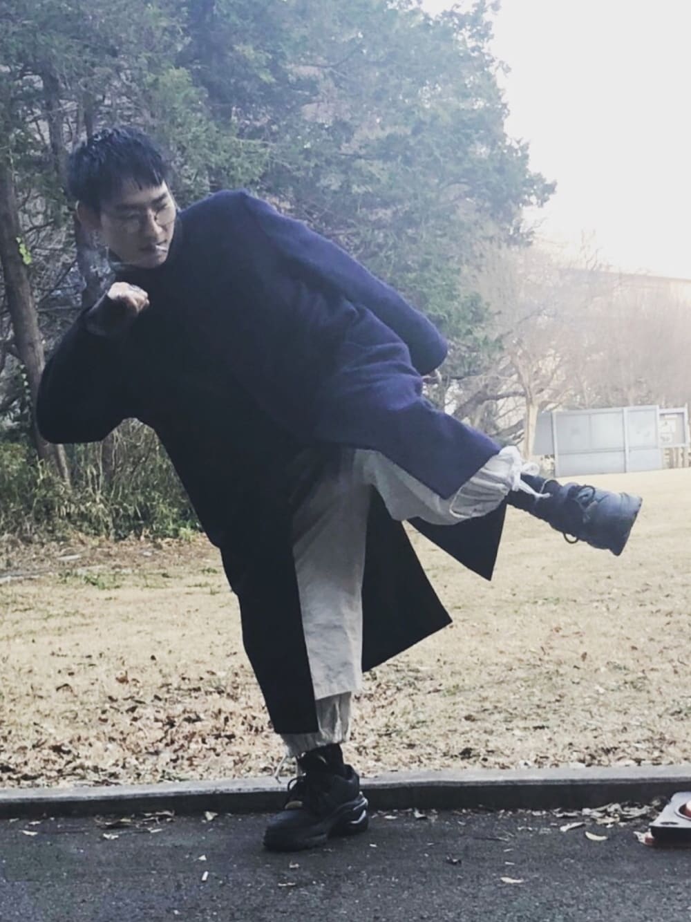 「お洒落さんとつながりたい、キレイめ、冬コーデ、スニーカーコーデ、ootd、いいね、save、フォローお願いします🤑、Maison Martin Margiela、大学生、モード、コート」｜「Maison MargielaのMaison Margiela Distressed Leather Sneakers（スニーカー、ブラック系）」を使った、takumi.さん（メンズ・165cm）の冬コーディネートの1枚目の写真