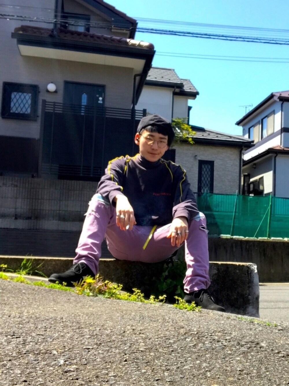 「春、シンプル、大人カジュアル、ootd、今日のコーデ、きれいめカジュアル、いいね、save、フォローお願いします🤑、コンビニ行ってきます、めがね、いつもありがとうございます」｜「SHOOPのアイテム（Tシャツ/カットソー、ブラウン系）」を使った、takumi.さん（メンズ・165cm）の春コーディネートの1枚目の写真