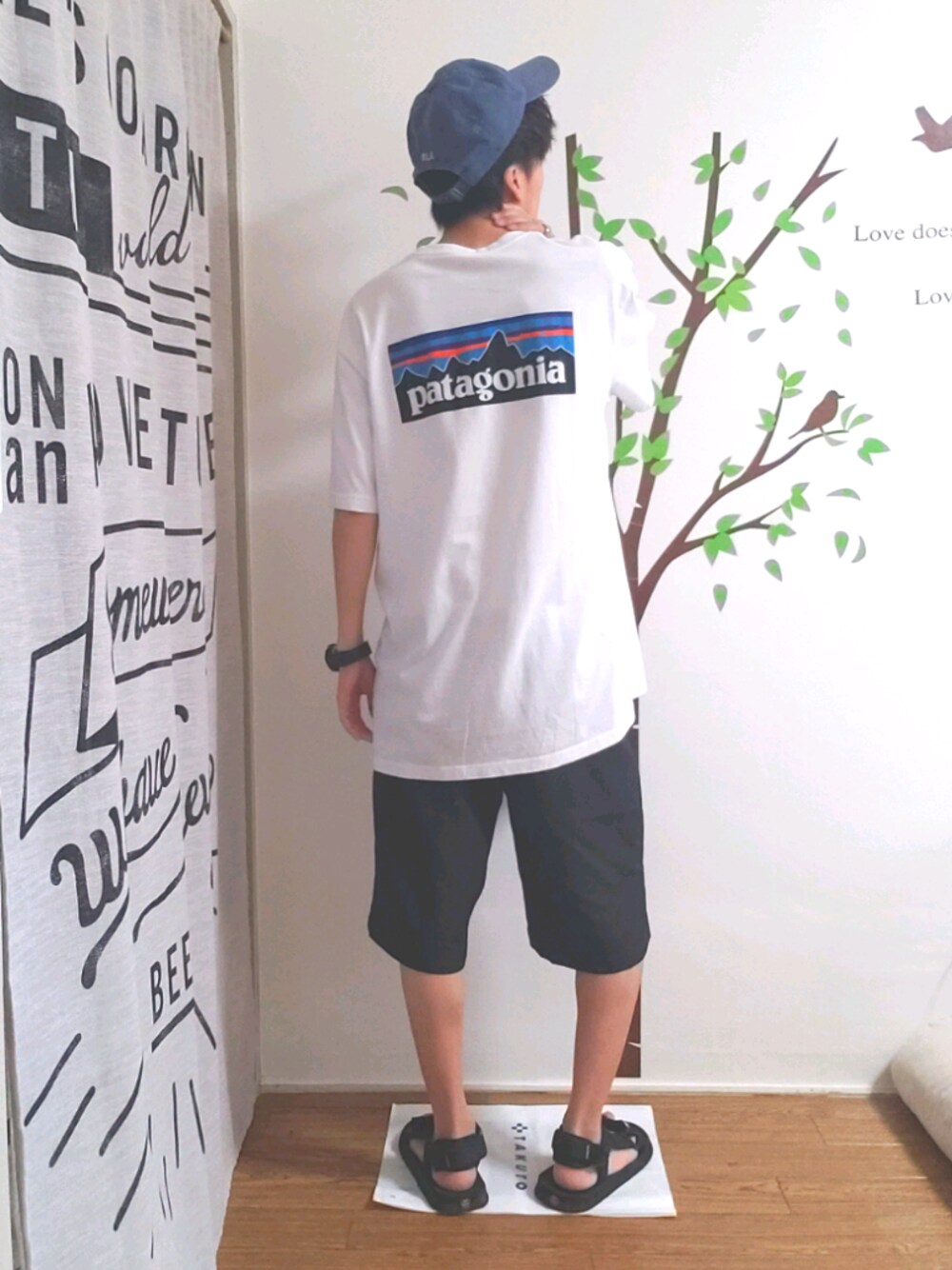 「ビッグシルエット、夏コーデ、休日スタイル、patagonia、Tシャツ、アウトドアスタイル、コロナに負けない、ショートパンツ」｜「patagoniaの[ パタゴニア ] ★ patagonia P-6 ロゴ ポケット レスポンシビリティー Tシャツ（Tシャツ/カットソー、ホワイト系）」を使った、Kousukeさん（メンズ・168cm）の夏コーディネートの1枚目の写真