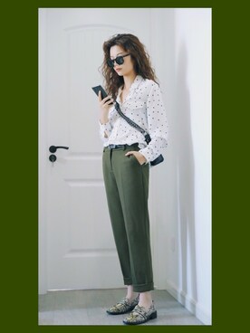 「アイテム（ローファー、グリーン系）」を使った、乌乌皮さん（レディース・160cm）の秋コーディネート