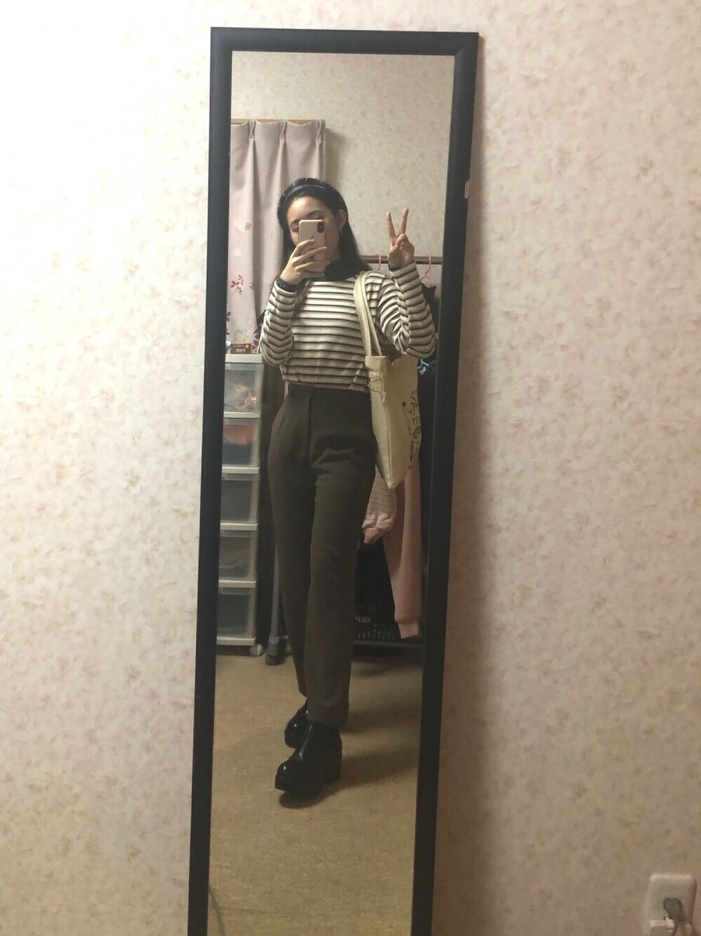 「girl、90’s、WOMEN、TOKYO、philippines、fashion、boots、trousers、long sleeve、GU」｜「GUのアイテム（その他トップス、ブラウン系）」を使った、Yuri/ゆりさん（レディース・163cm）の冬コーディネートの1枚目の写真