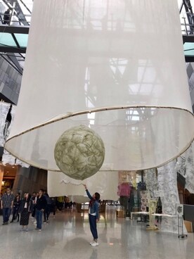 「MUJI」｜「アイテム（デニムジャケット）」を使った、Quincy Mokさん（レディース・162cm）の春コーディネート