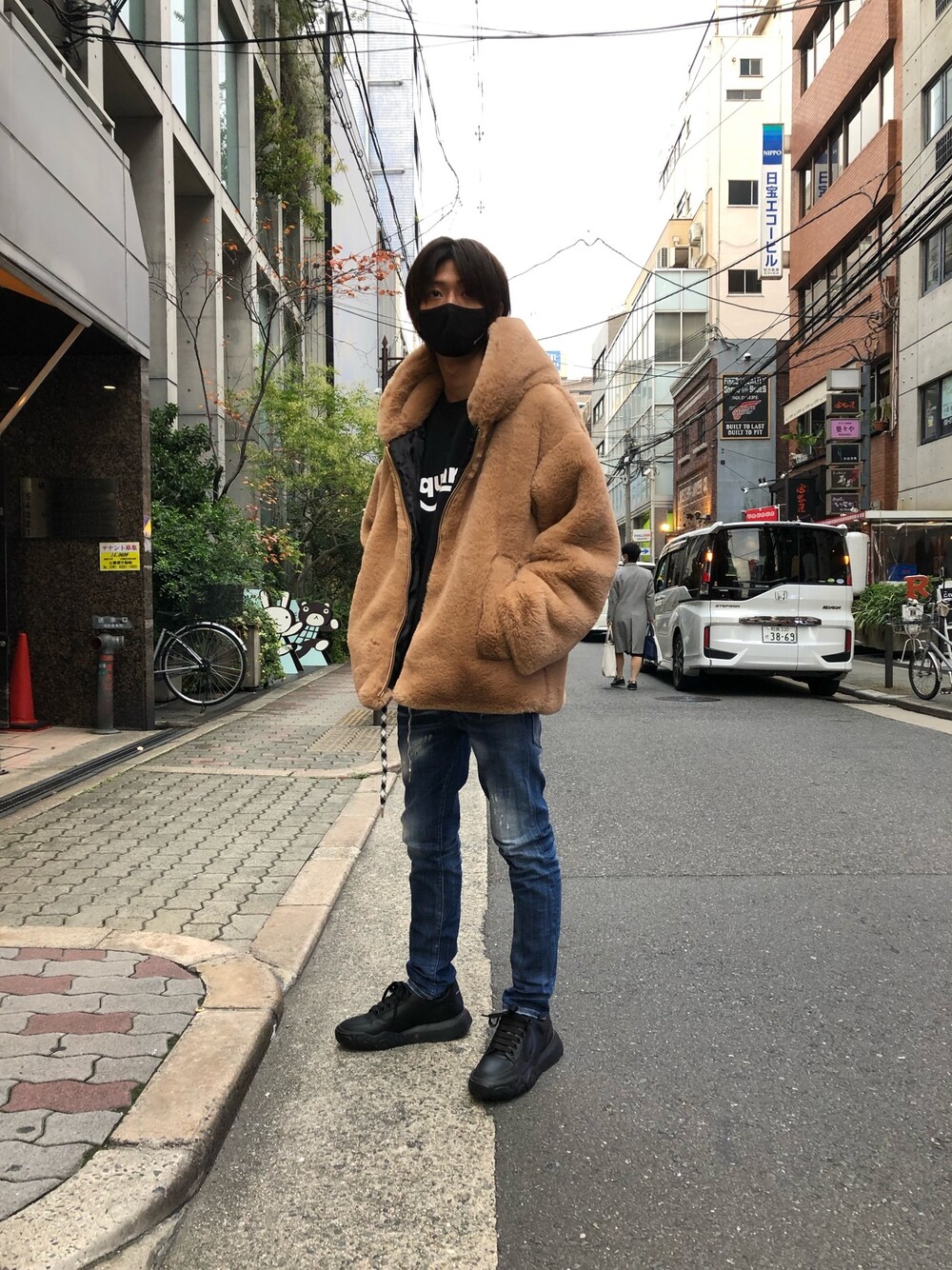「royalflash梅田、シンプル、きれいめカジュアル、ビッグシルエット、カジュアルコーデ、休日スタイル、おしゃれさんと繋がりたい、ラフ、ワントーンコーデ、スニーカーコーデ」｜「A(LeFRUDE)Eの【別注】A(LeFRUDE)E/アレフルード/エコファーブルゾン（ブルゾン、ベージュ系）」を使った、WayBeeee!!!さん（メンズ・173cm）の秋コーディネートの1枚目の写真