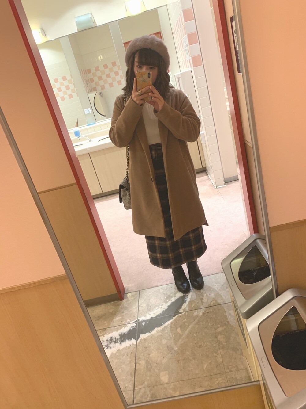 「冬コーデ、2018、チビコーデ、女の子、チェスターコート、キャメル、ベーレー帽、いいね、save、フォローお願いします🤑、インフルエンザ」｜「RETRO GIRLのドロップチェスターコート（チェスターコート、ブラウン系）」を使った、yu_uyさん（レディース・148cm）の冬コーディネートの1枚目の写真