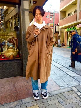 「ISSEY MIYAKE（イッセイミヤケ）のアイテム（ステンカラーコート）」を使った、KentaMoriさん（メンズ・175cm）の春コーディネート