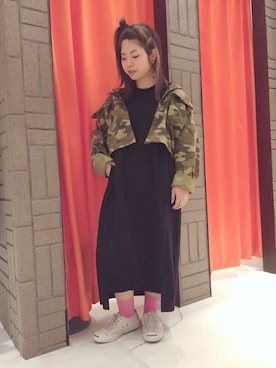 「スリット」｜「アイテム（ミリタリージャケット）」を使った、かわさん（レディース・151cm）の春コーディネート