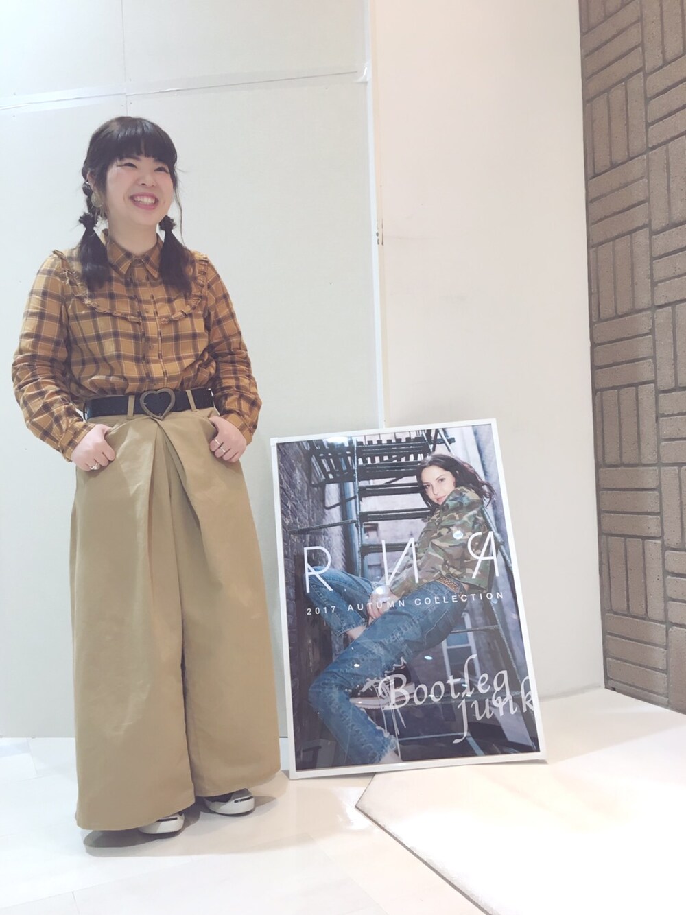 「チェックシャツ、チノパン、ベージュ、秋のコーデ、ガーリー、シャツスタイル、低身長、秋コーデ」｜「RNAのB2356 ブロークンチェックシャツブラウス（シャツ/ブラウス、イエロー系）」を使った、かわさん（レディース・151cm）の秋コーディネートの1枚目の写真