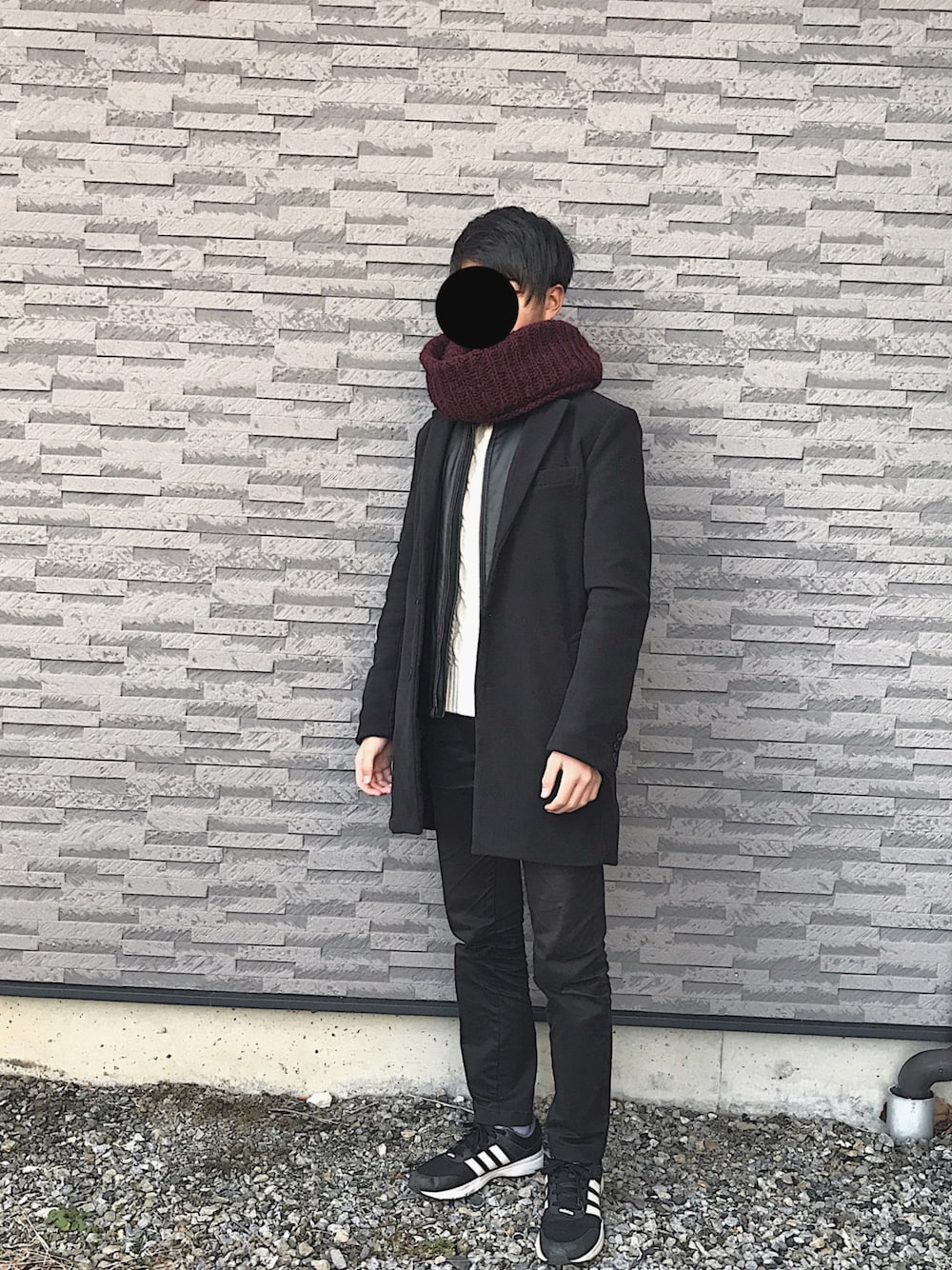 「冬、チェスターコート、ライダース、スヌード ワインレッド  #冬 、初投稿、シンプルコーデ、UNIQLO、プチプラ」｜「WEGOのWEGO/プレーンスヌード（ストール/ショール、レッド系）」を使った、ゆーちんさん（メンズ・167cm）の冬コーディネートの1枚目の写真