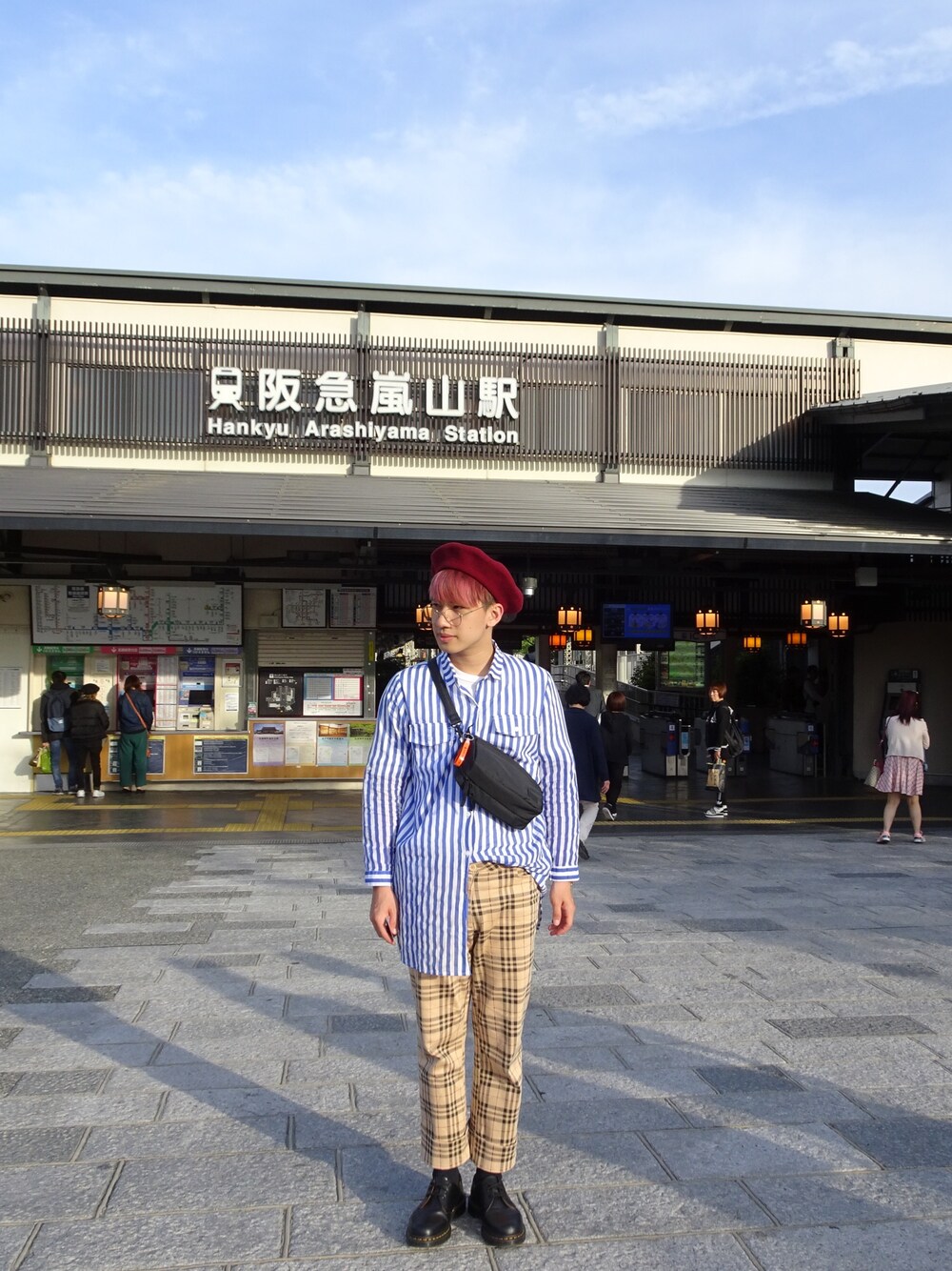 「ootd、Bape、Dr.Martens」｜「PORTERのアイテム（ショルダーバッグ、ブルー系）」を使った、FUさん（メンズ・170cm）の秋コーディネートの1枚目の写真