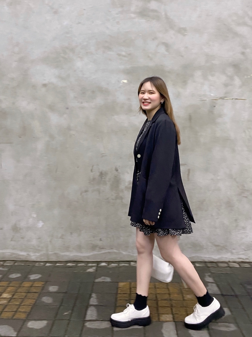 「洋裝、約會」｜「Lulusのアイテム（ジャケット/アウター、ブラック系）」を使った、Peggieさん（レディース・160cm）の春コーディネートの1枚目の写真