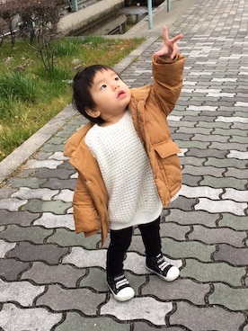 「アイテム（ダウンジャケット/コート、ブラウン系）」を使った、sakuさん（キッズ・80cm）の冬コーディネート