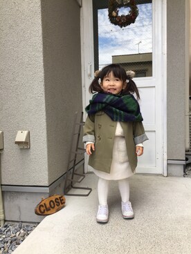 「アイテム（トレンチコート、グリーン系）」を使った、小依さん（キッズ・90cm）の秋コーディネート