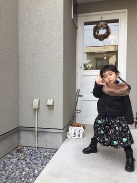 「アイテム（スカート）」を使った、小依さん（キッズ・90cm）の冬コーディネート