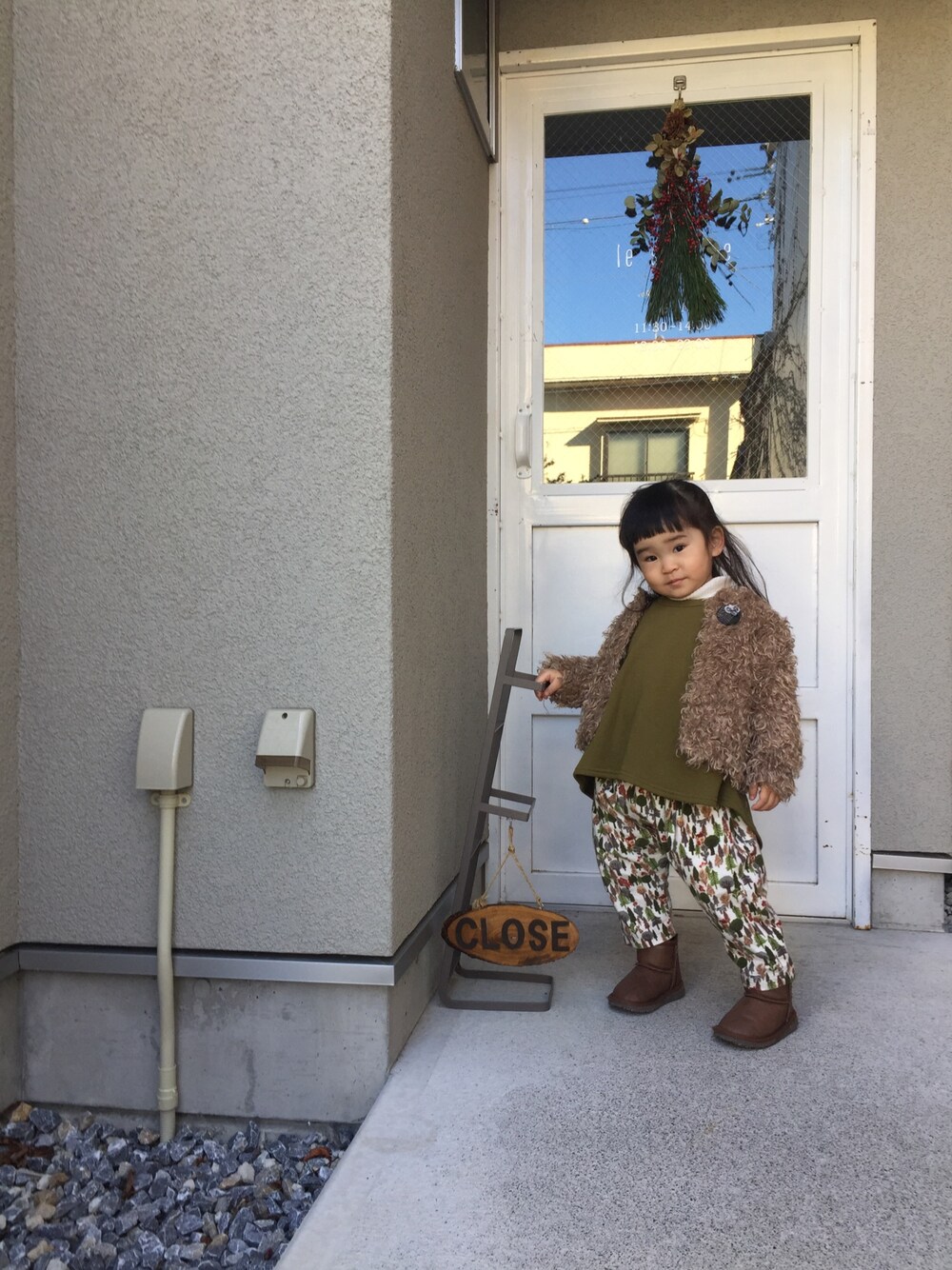 「大晦日、来年もよろしくお願いします、今年最後のコーデ、女の子コーデ、2018ラストWEAR、handmade」｜「もらいもののアイテム（スウェット、グリーン系）」を使った、小依さん（キッズ・90cm）の冬コーディネートの1枚目の写真