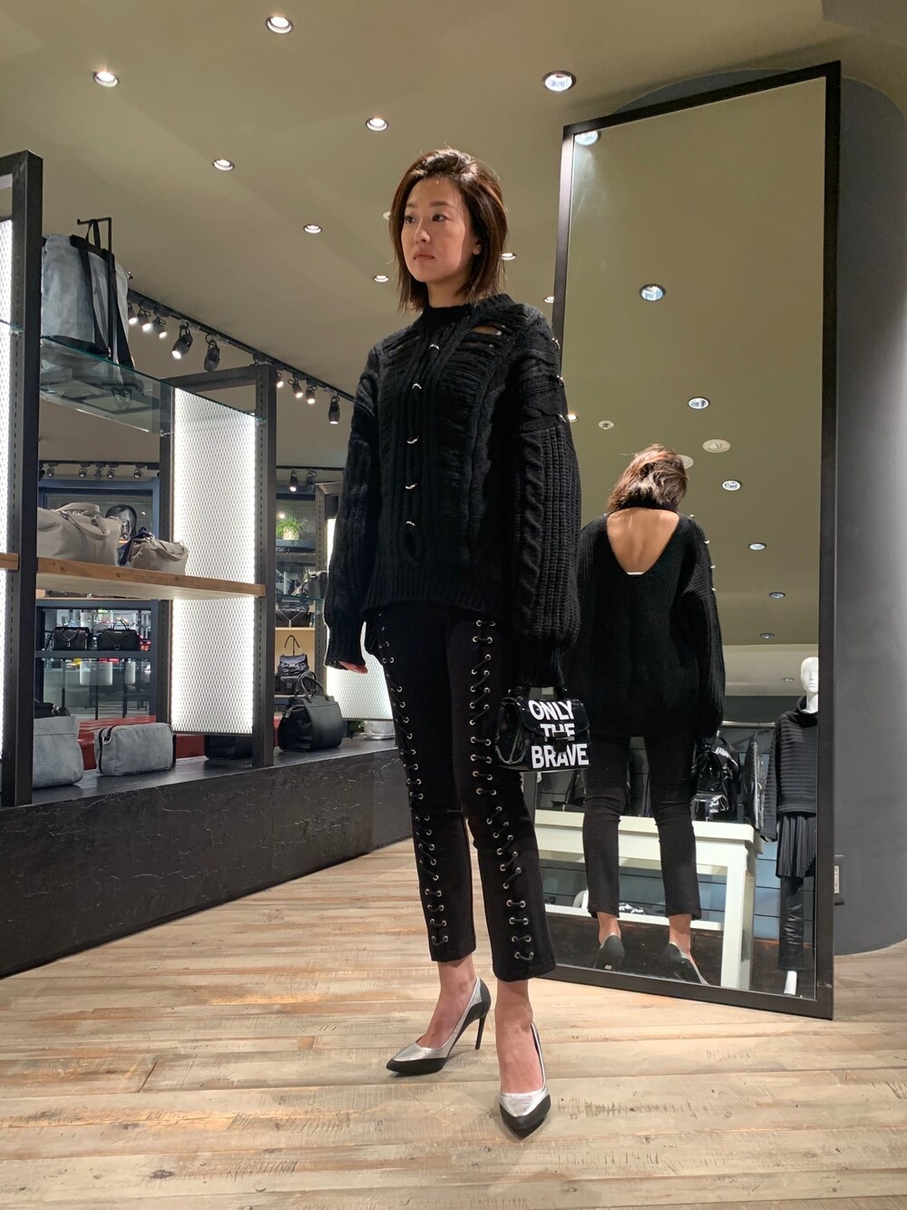 「Diesel、diesel black gold、ディーゼル、ディーゼル渋谷、ブラックコーデ、ダメージニット、秋のコーデ」｜「DIESEL BLACK GOLDのアイテム（ニット/セーター、ブラック系）」を使った、A.SHIOIRIさん（レディース・163cm）の秋コーディネートの1枚目の写真